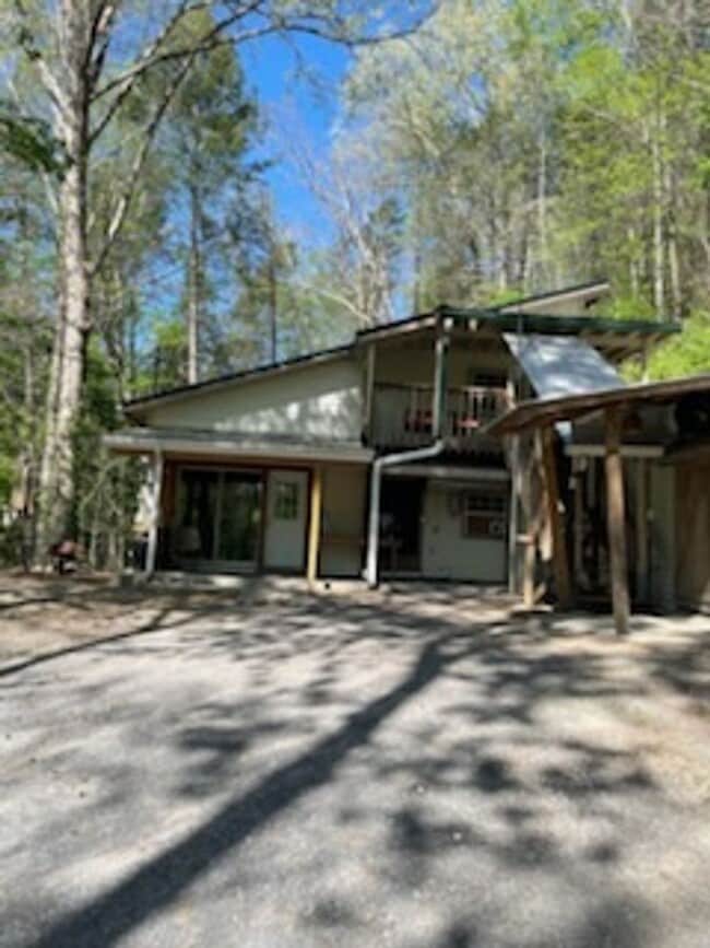 Building Photo - 2560 C P Howard Dr