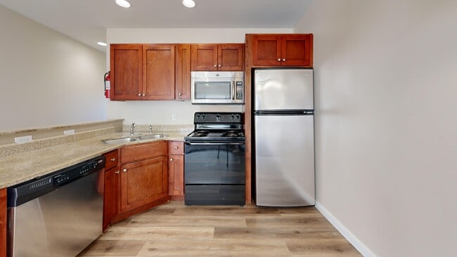 Building Photo - Strata Estates of Williston