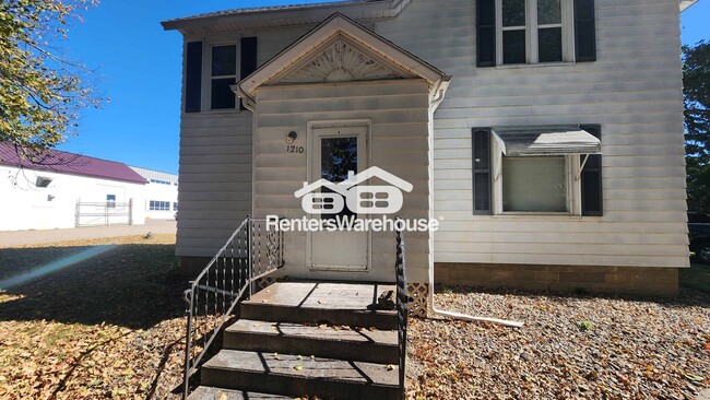 Building Photo - 1210 Davis St