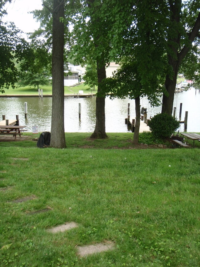 Waterfront - 712 Towne Center Dr