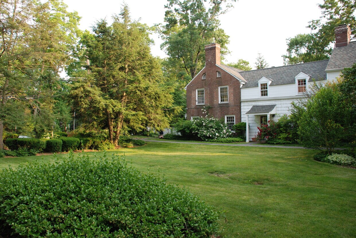 Primary Photo - 30 Pondview Rd