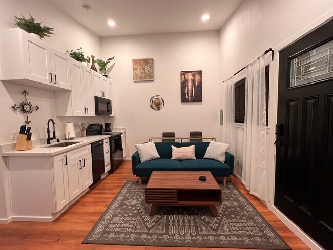 Building Photo - 8429 S Park Ave