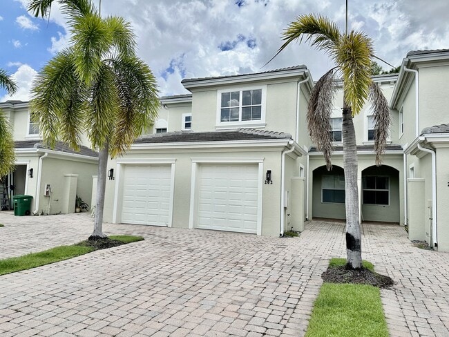Building Photo - 1425 Mariposa Cir