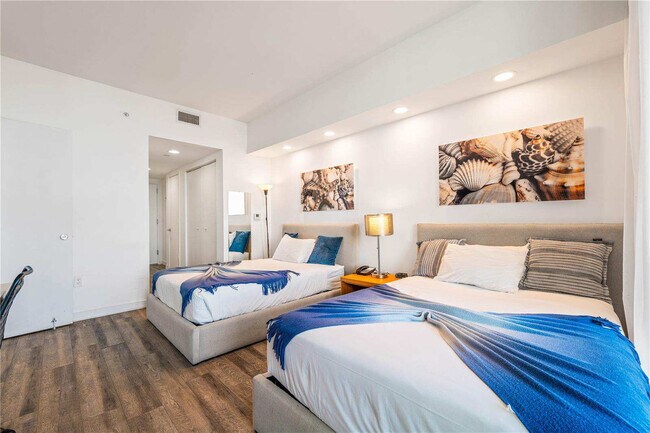 Building Photo - 2602 E Hallandale Beach Blvd