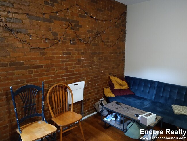 Foto del edificio - 894 Huntington Ave