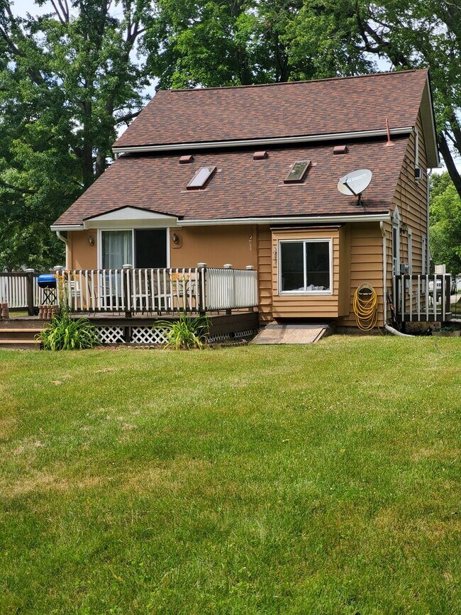 Foto del edificio - 3 BEDROOM, TWO STORY HOUSE IN DOWNTOWN HOW...