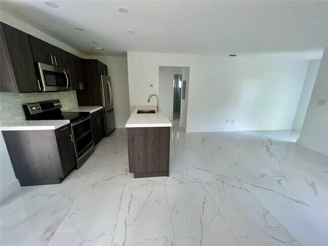 Foto del edificio - 3260 SW 23rd Terrace