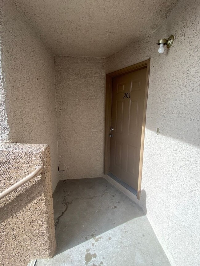 Building Photo - Tamarus