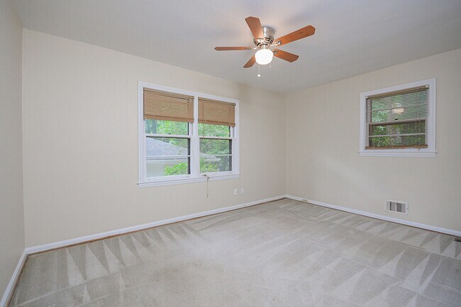 Building Photo - 1357 Holly Ln NE