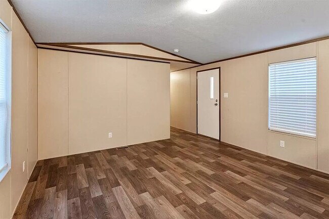 Building Photo - 114 Osage Dr