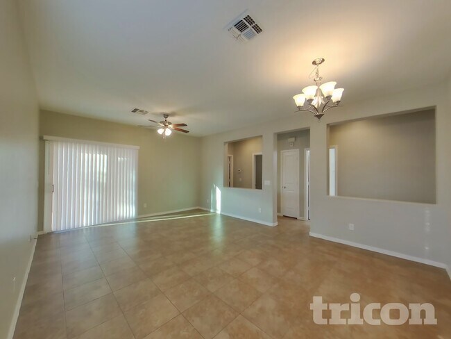 Building Photo - 723 W Dana Dr