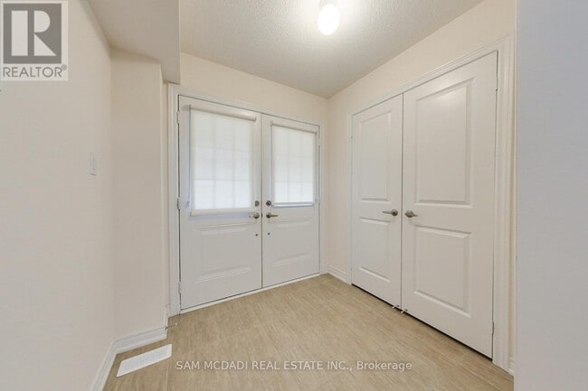 Building Photo - 10 Haymarket Dr