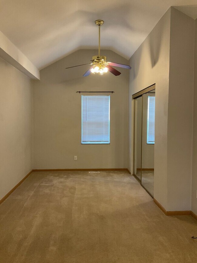Foto del edificio - 504 W Van Buren St
