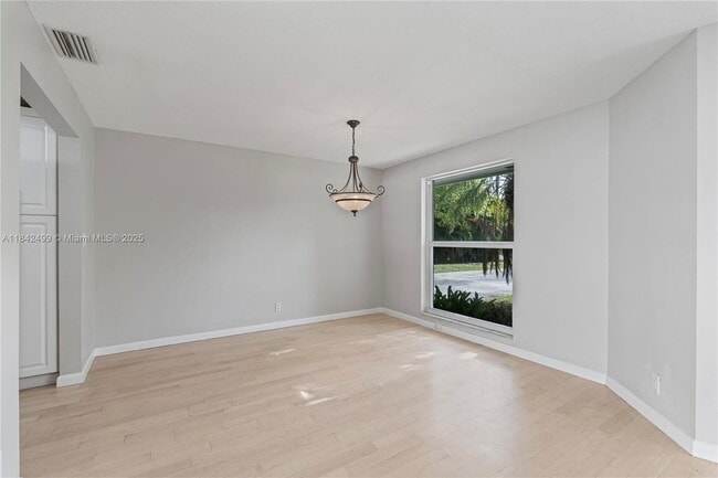 Building Photo - 565 NE Olive Way
