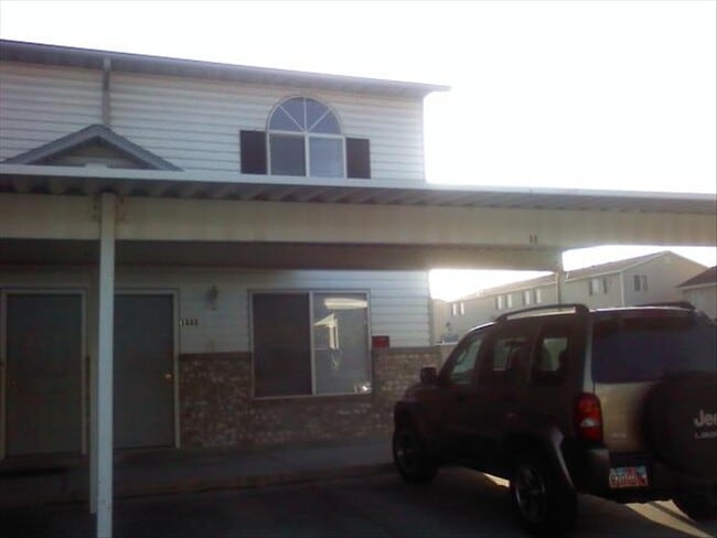 Building Photo - 1882 W Garden Dr