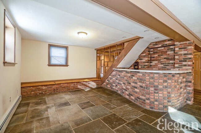 Building Photo - 15 Riverside Pl