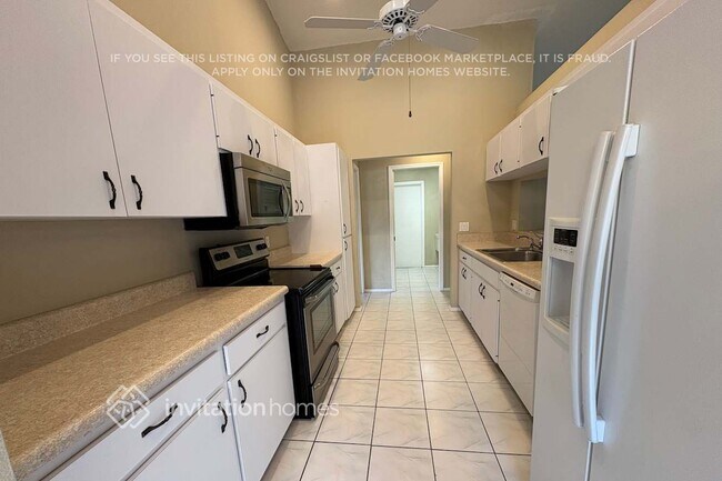 Foto del edificio - 433 Lake of the Woods Dr