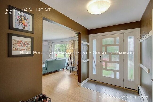 Building Photo - 230 S 1st St