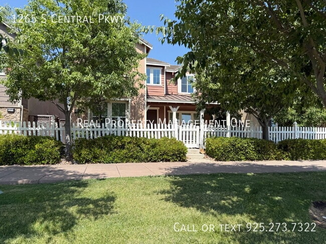 Building Photo - 1265 S Central Pkwy