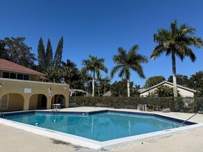 Building Photo - 10762 La Placida Dr