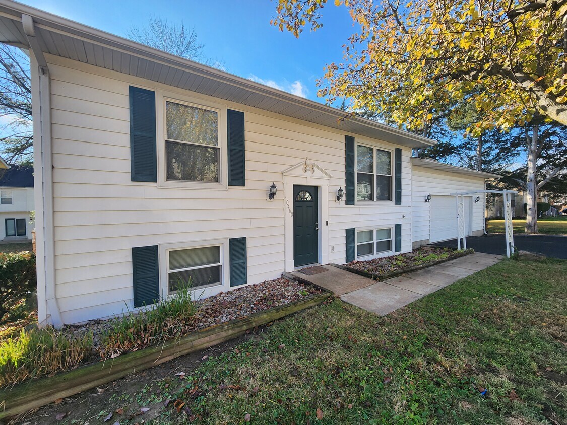 Primary Photo - 10460 Savannah Ave