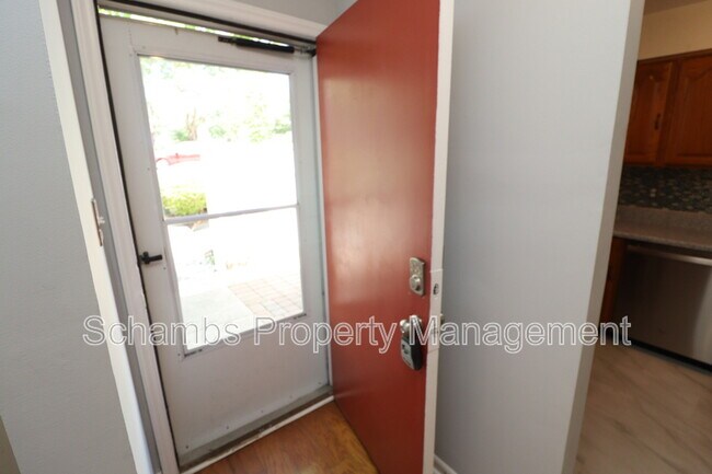 Foto del edificio - 7283 Sandy Creek Dr