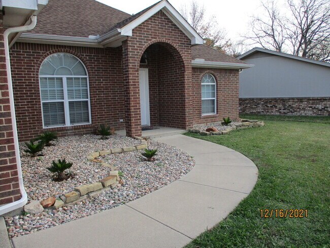 Building Photo - 6064 Holiday Lane