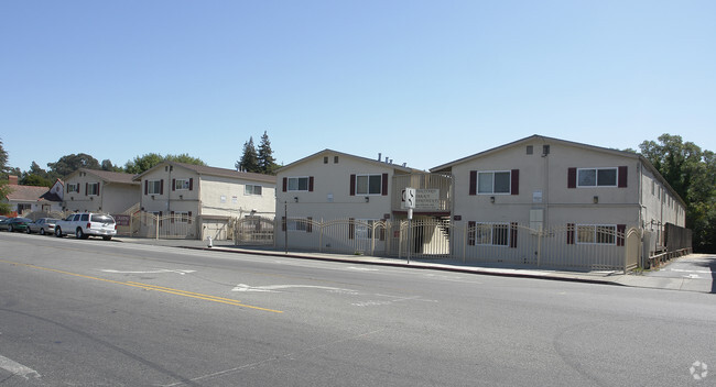 Building Photo - Courtyard Terrace Apartments