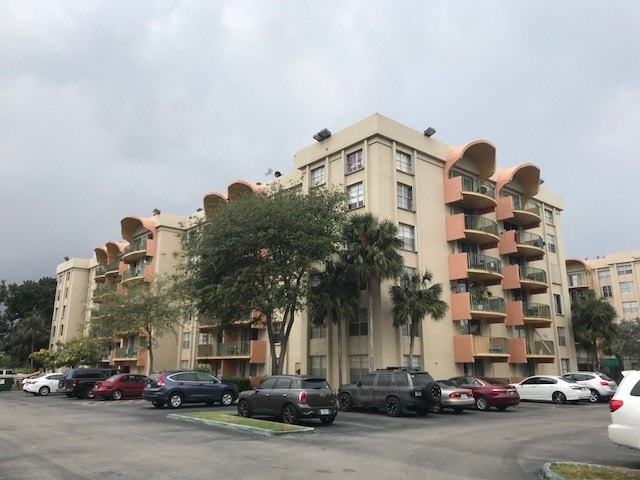 Building Photo - 9350 Fontainebleau Blvd