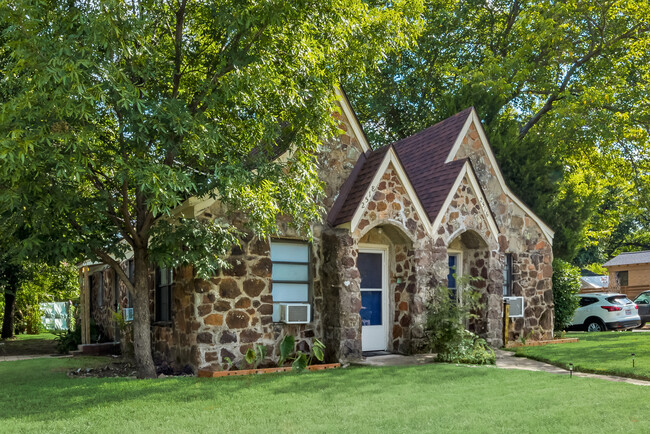 Front View 4 - 2518 Yucca Ave