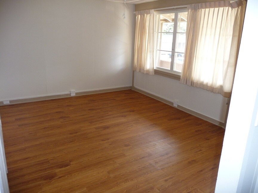 Building Photo - 2810 Varsity Cir
