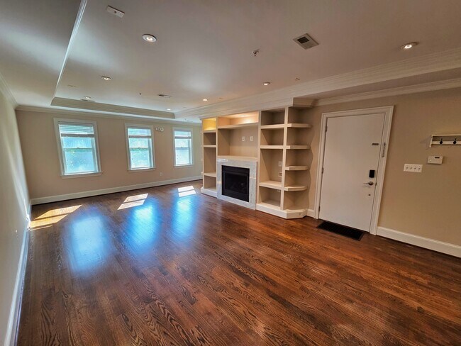 Foto del edificio - 2446 Ontario Rd NW