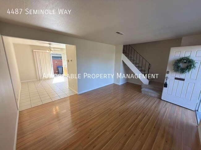 Foto del edificio - 4487 Seminole Way