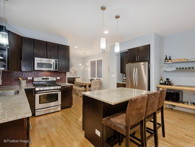 Foto del edificio - 1039 N Marshfield Ave