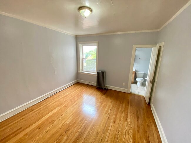 Building Photo - 7931 S Manistee Ave