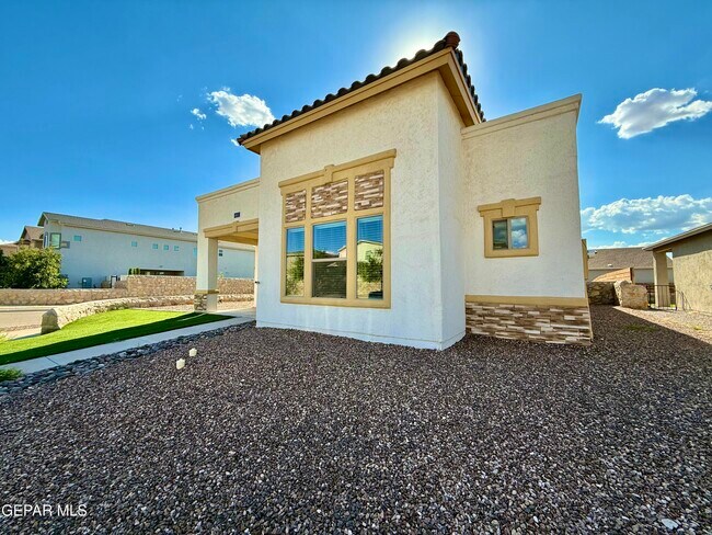 Building Photo - 4817 Mark Avizo