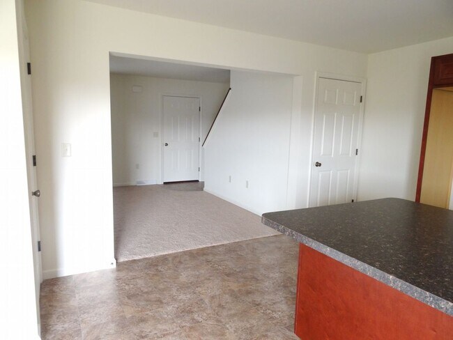 Foto del edificio - 330 Meadow View Dr