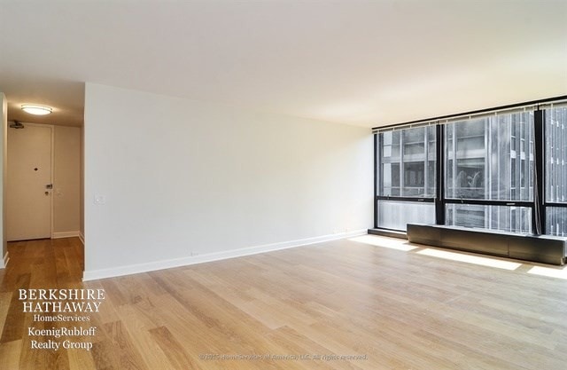 Building Photo - 910 N Lake Shore
