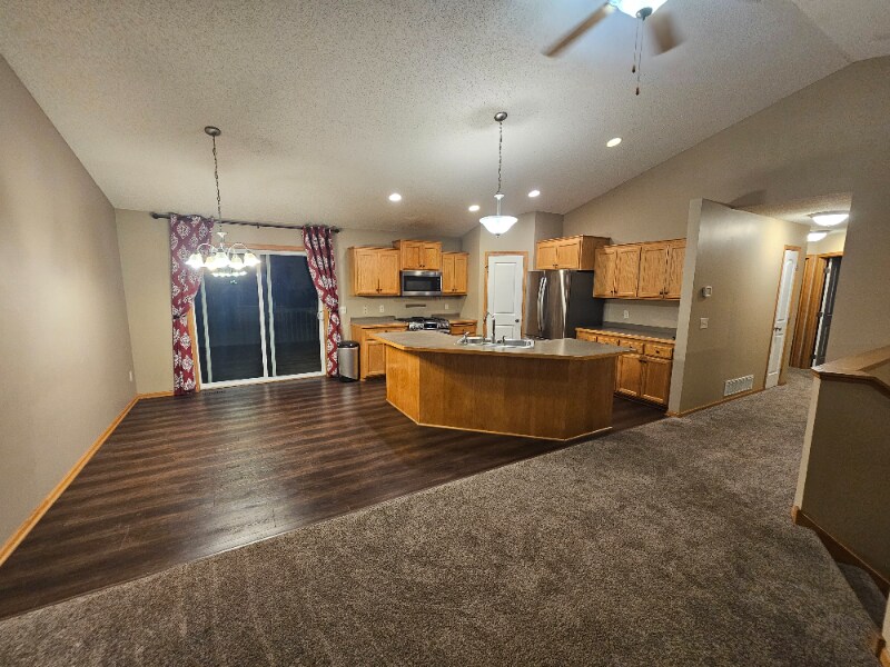 Foto principal - 850 10th Ave NE