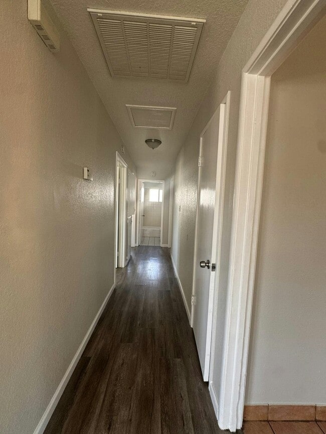 Foto del edificio - 4571 Alhambra Dr