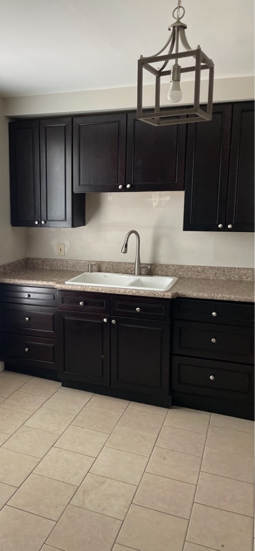 Building Photo - 4747 Beechmont Cir