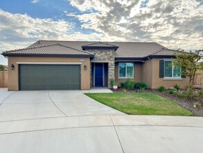 Building Photo - 3204 N Pratos Ct