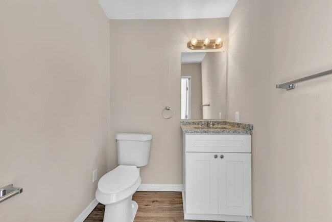 Building Photo - 6913 Voltaire Dr