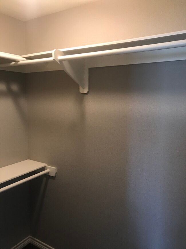 Master Closet - 2909 Alice Ln