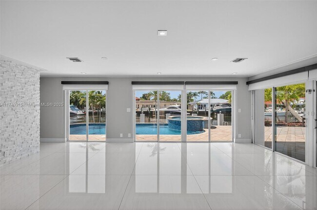 Foto del edificio - 2816 NE 24th Pl