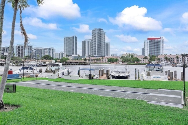 Foto del edificio - 600 Three Islands Boulevard