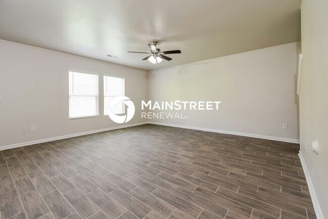 Foto del edificio - 4 Bedroom Pet-Friendly Home in Greensboro, NC with Main Street Renewal