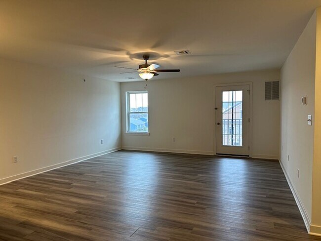Building Photo - 1708 Fairmont Dr