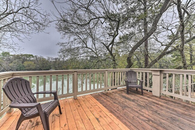 Foto del edificio - Lake Front Townhome with resort-like Views!