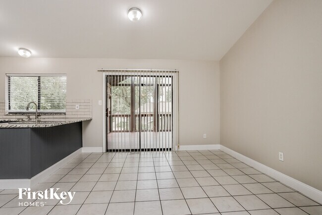 Foto del edificio - 390 Emberwood Dr